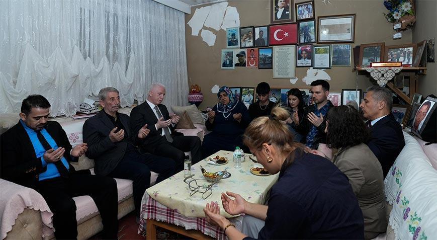 İstanbul Valisi Gül bayram sebebiyle ziyaretlerde bulundu