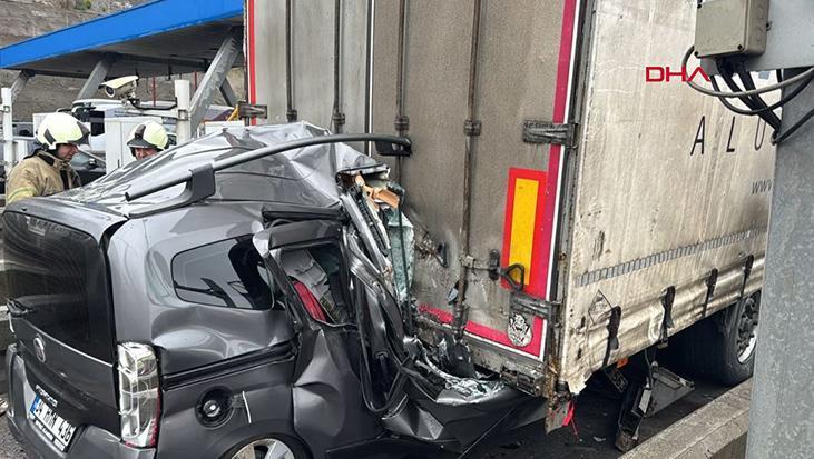 İstanbul’da hafif ticari araç TIR’ın altına girdi! Fecî manzara: 1 meyyit