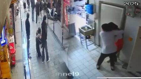 İstanbul’da sarsıntıdan yeni imajlar: Bayılan müşterisini kurtardı