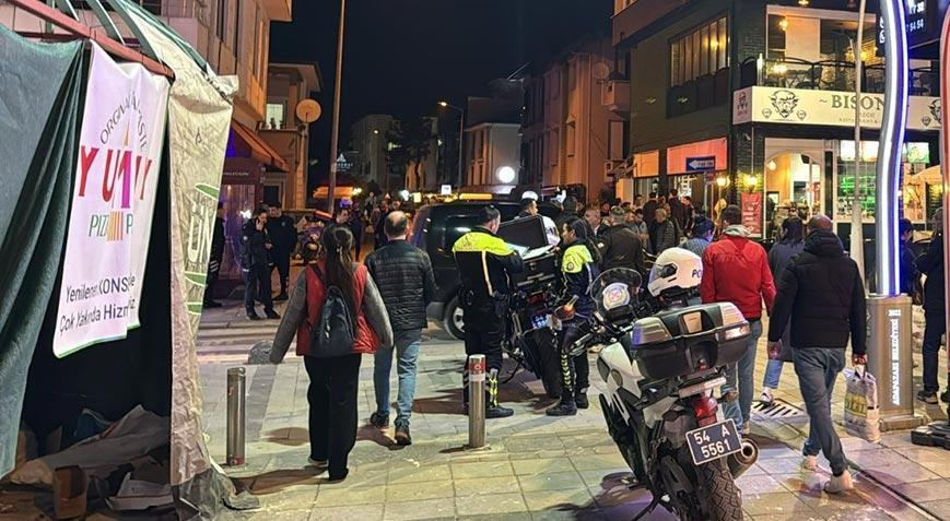 Kafeye girip silahla dehşet saçtı! Pürüz olmak isteyen işletmeciyi bıçakladı