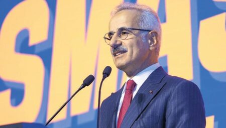 Toplumsal medyada 13 yaşa kadar başka, 13-16 yaş için başka düzenleme