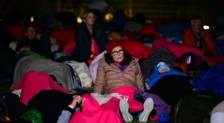 Avustralya ve Yeni Zelandalılar tarihi ayin için Anzak Koyu’nda