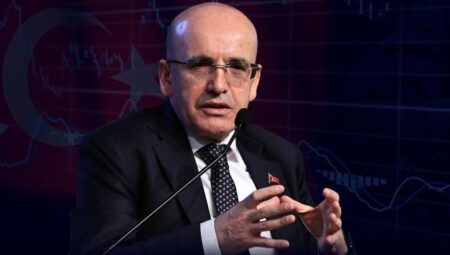 Bakan Şimşek’ten yatırımcılara mesaj: Türkiye olumlu olarak ayrışacak ülkelerin başında geliyor