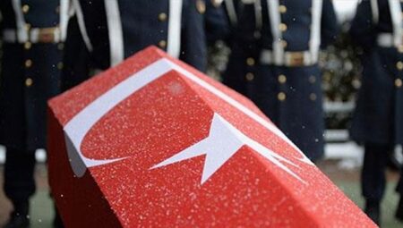 Bakan Yerlikaya’dan trafik kazasında şehit olan polis için taziye