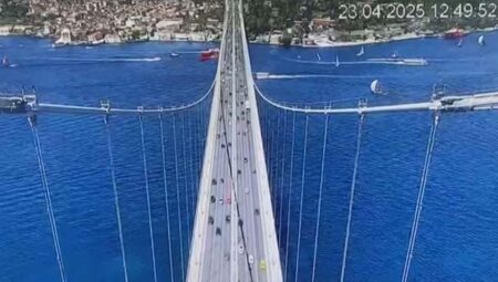 Sarsıntı 15 Temmuz Şehitler Köprüsü’nün kamerasına bu türlü yansıdı