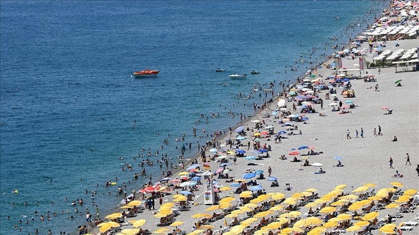 Antalya 18 milyon turist gayesine emin adımlarla ilerliyor