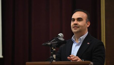 Bakan Kacır’dan savunma sanayii iletisi: Türk milletinin imzasını gökyüzüne attılar