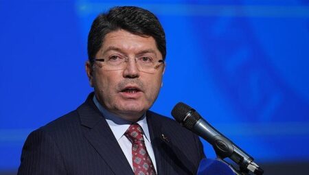 Bakan Tunç: Hükümlüler tahliyesine 1 ay kala İŞKUR ve meslek danışmanlarıyla görüşebilecek