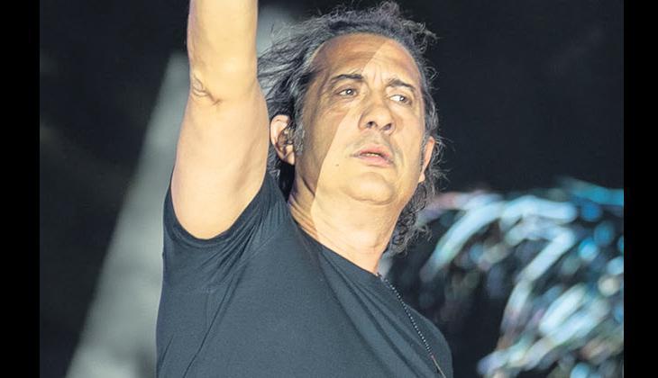 Hayranı için konserini uzattı