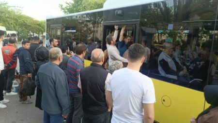 İstanbul’da halk otobüsleri kontak kapattı; duraklarda yoğunluk oluştu