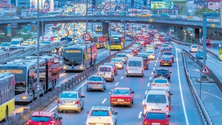 İstanbul’da yollarda kaybedilen vakit ömür tüketiyor: Trafik 1 yılda 105 saat yedi