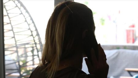 Konut hanımlarını dolandıran şebeke üyeleri, mağdurları düzmece dokümanla tehdit etmiş