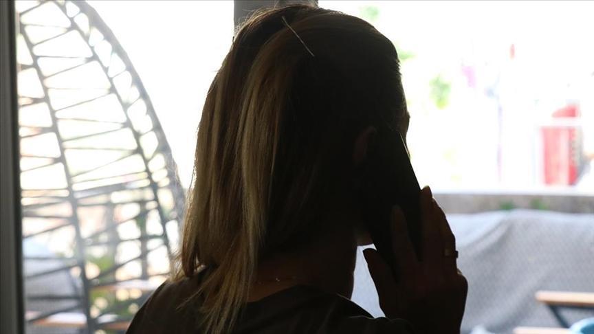 Konut hanımlarını dolandıran şebeke üyeleri, mağdurları düzmece dokümanla tehdit etmiş