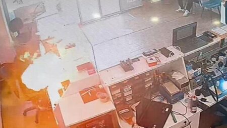 Telefon bataryası bomba üzere patladı! Dehşet dolu anlar anbean kaydedildi