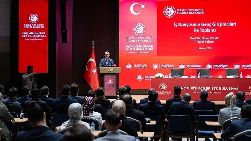 ‘Türkiye Yüzyılı’nı gençliğin de yüzyılı yapmak zorundayız’