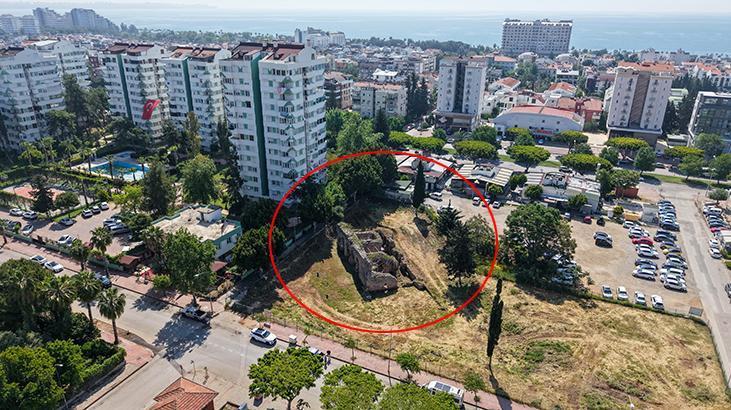 Yer: Antalya! Lüks konutların ortasında zamanan direnen hazine
