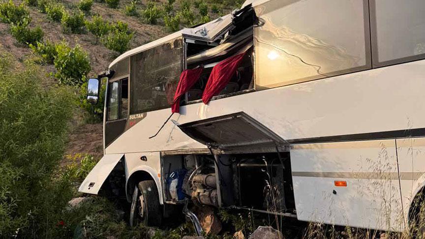 Yolcu otobüsü ile cins midibüsü çarpıştı! Çok sayıda yaralılar var